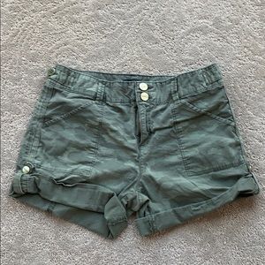 Sanctuary Camo Print Rolled Cuff Shorts Size 27
